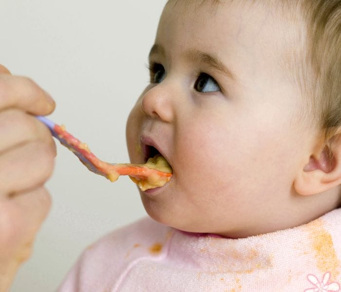 When, How, & Signs To Start Solids For a Baby