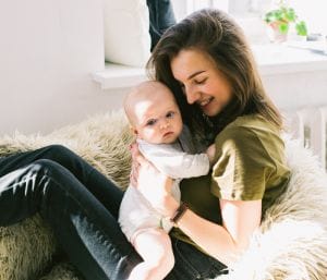 When to introduce a bottl.e to a breastfed baby