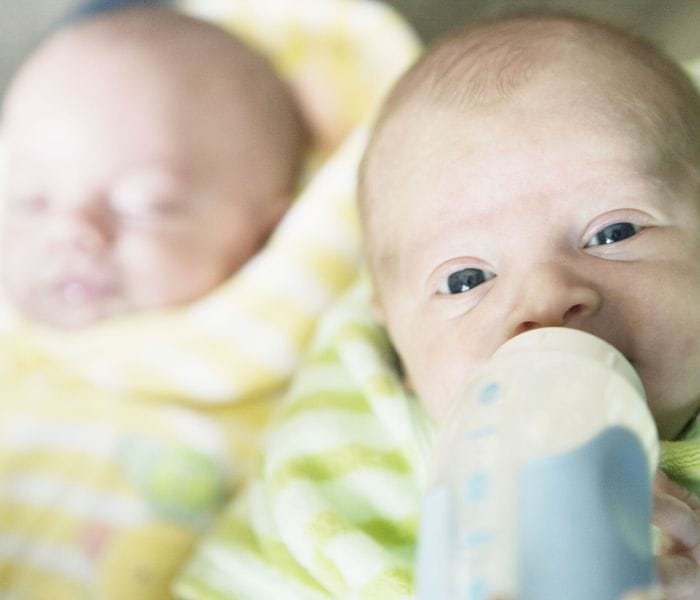 How To Feed Twins By Yourself: Bottle Feeding Or Breastfeeding - Have ...