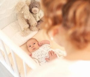 Mom putting baby in crib awake. In this article you will find out when to start putting a baby down awake.